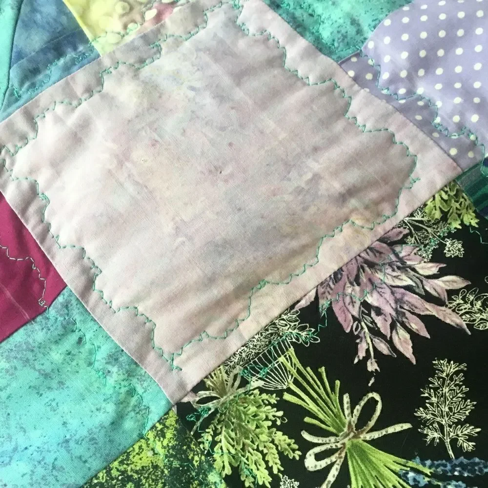 NWT Hand Crafted Lavender Florals With Gorgeous Coordinating Colors Quilt